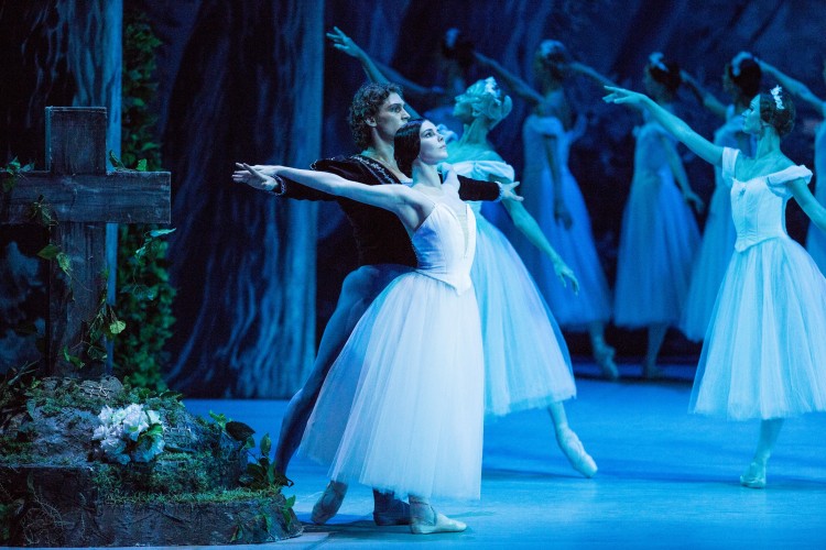 Giselle.-Natalia-Osipova-and-Ivan-Vasiliev.-Photo-c-The-Mikhailovsky-Theatre-750x500